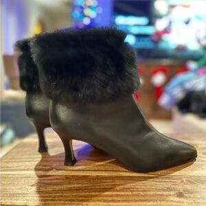 Elegant Black Real Fur-Trimmed Leather Ankle Boots - NEW!